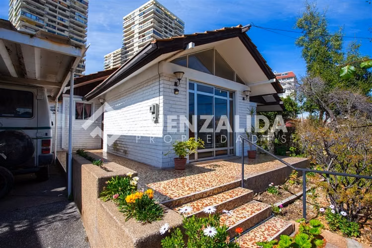 Casa en venta de 5 dorm. en Las Condes