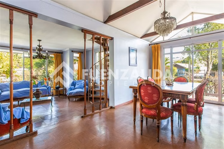 Casa en venta de 6 dorm. en Las Condes