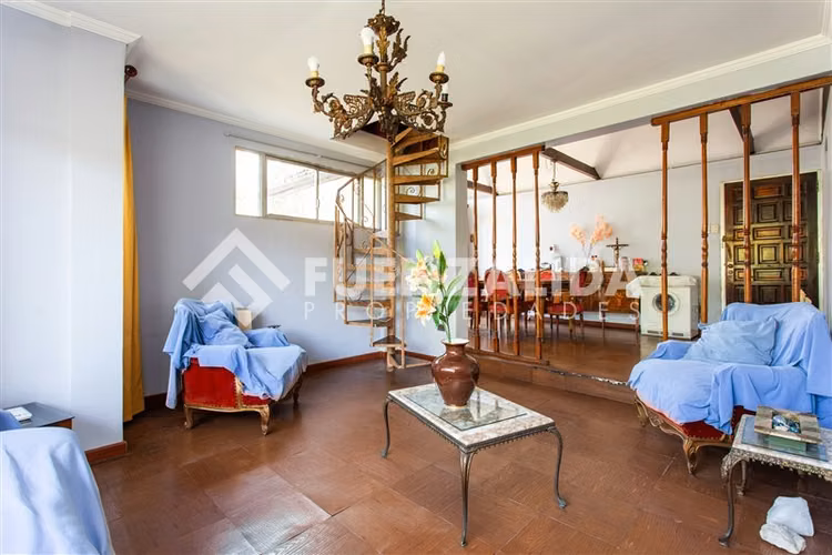Casa en venta de 5 dorm. en Las Condes