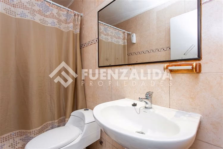 Casa en venta de 5 dorm. en Las Condes