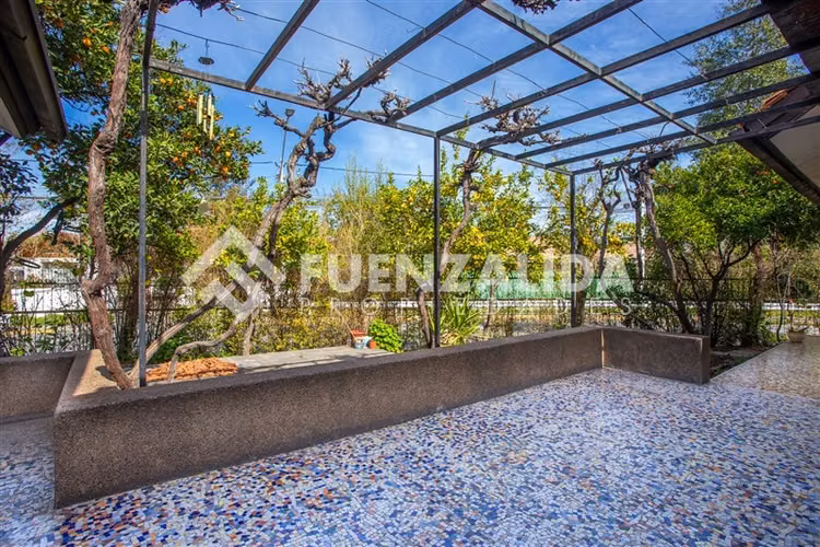 Casa en venta de 6 dorm. en Las Condes