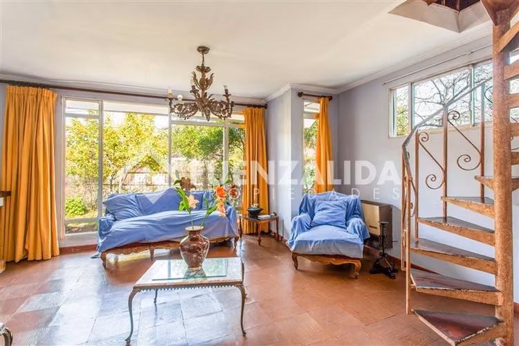 Casa en venta de 6 dorm. en Las Condes