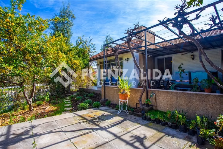 Casa en venta de 6 dorm. en Las Condes