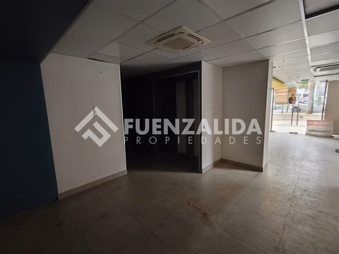 Local Comercial arriendo gran exposición 2 niveles- metro
