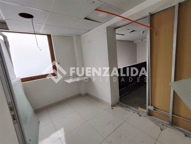 Local Comercial arriendo gran exposición 2 niveles- metro