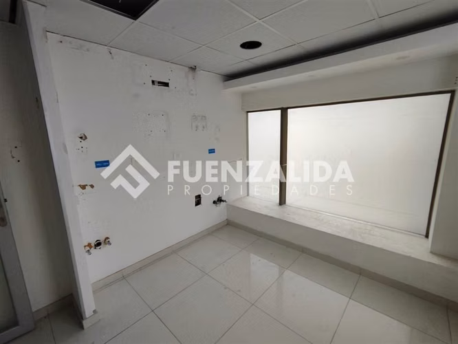 Local Comercial arriendo gran exposición 2 niveles- metro