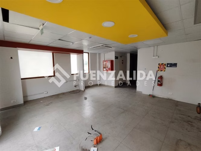 Local Comercial arriendo gran exposición 2 niveles- metro