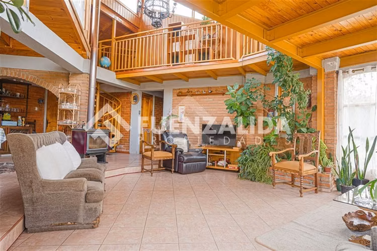 Casa en venta de 3 dorm. en Pirque