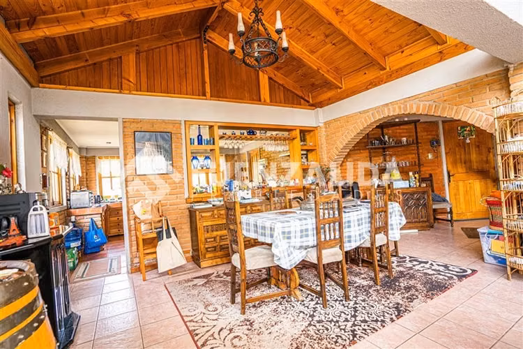 Casa en venta de 3 dorm. en Pirque