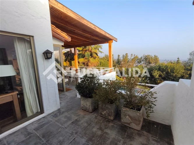 Casa en Condominio con vista privilegiada a Santiago