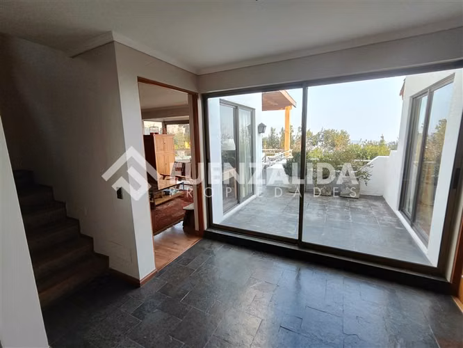 Casa en Condominio con vista privilegiada a Santiago