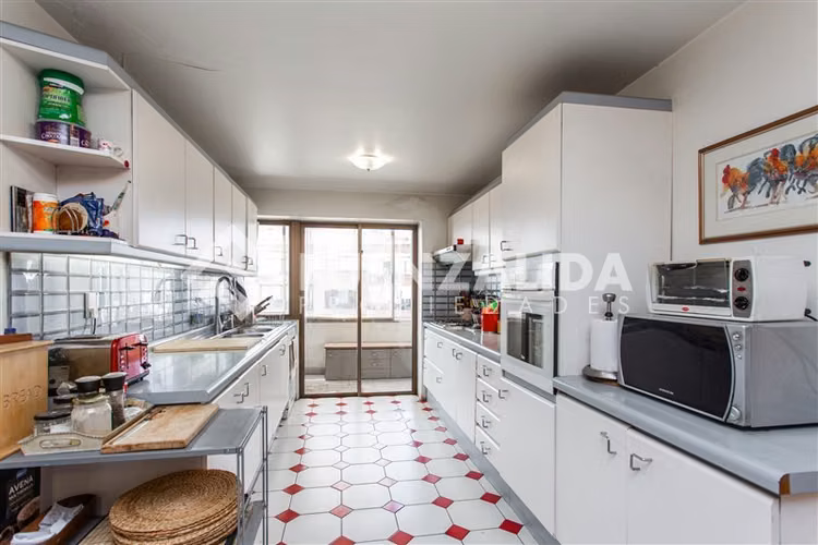 Amplio Departamento en venta de 5 dorm. en Vitacura,