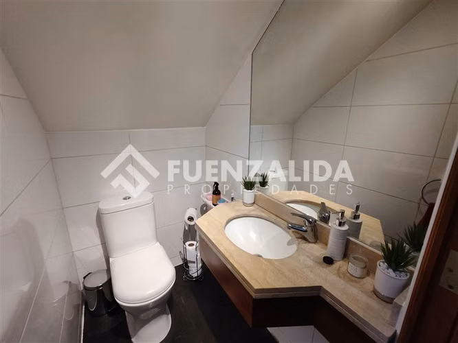Casa en venta de 5 dorm. Condominio, San Carlos de Apoquindo