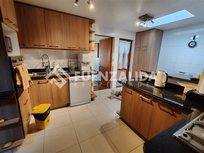Casa en venta de 5 dorm. Condominio, San Carlos de Apoquindo