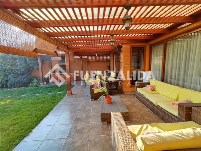 Casa en venta de 5 dorm. Condominio, San Carlos de Apoquindo