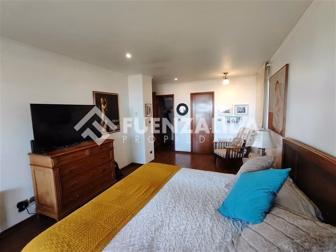 Casa en venta de 5 dorm.Condominio, San Carlos de Apoquindo
