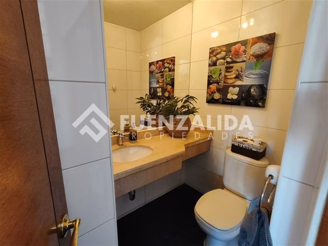 Casa en venta de 5 dorm.Condominio, San Carlos de Apoquindo