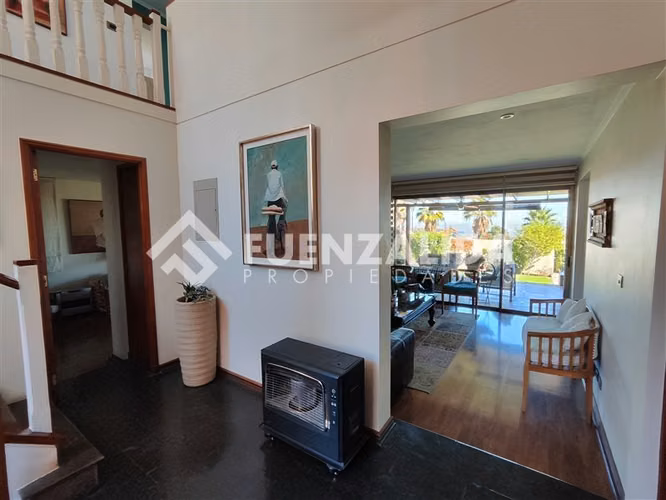Casa en venta de 5 dorm.Condominio, San Carlos de Apoquindo