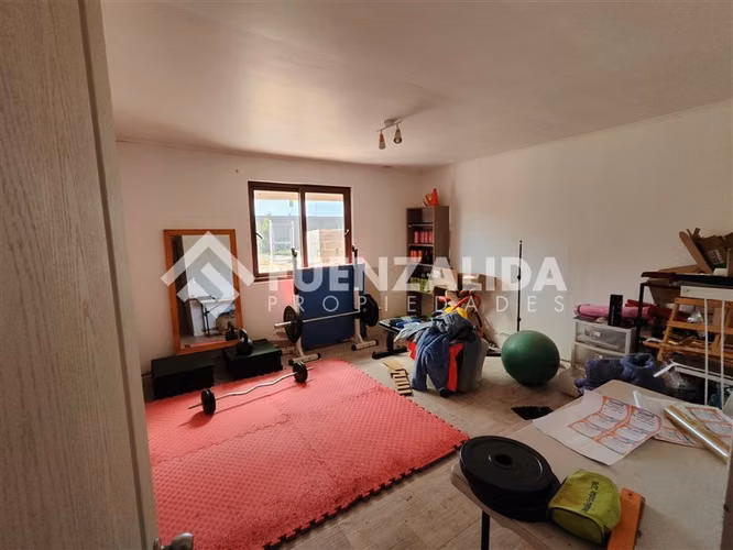Parcela con Casa en Comdominio cerrado de 6 dorm. en Pirque