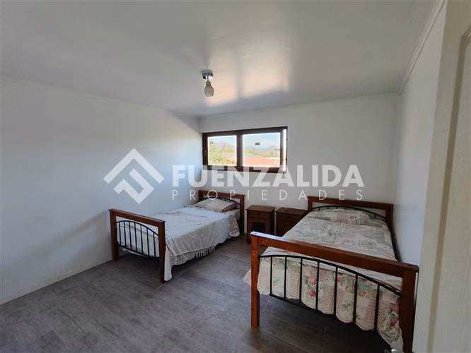 Parcela con Casa en Comdominio cerrado de 6 dorm. en Pirque
