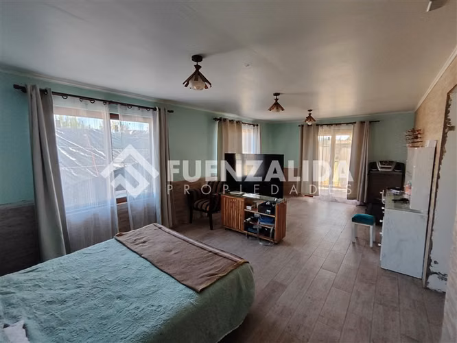 Parcela con Casa en Comdominio cerrado de 6 dorm. en Pirque