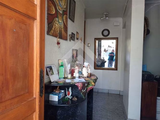venta de 4 dorm. en Macul, amplios espacios y terreno - Imagen 2