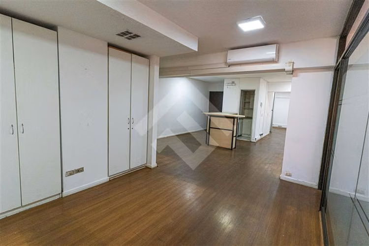 Oficina en venta en barrio El Golf, 6 estacionamientos