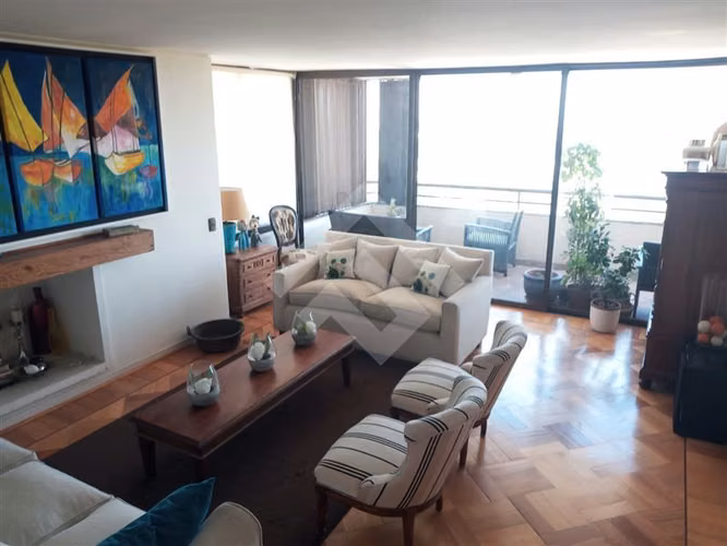 Departamento en venta de 3 dorm. en Las Condes