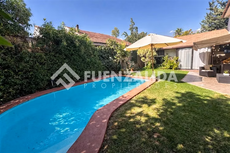 Bungalow en La Reina 5 D, 5 B más Servicios.