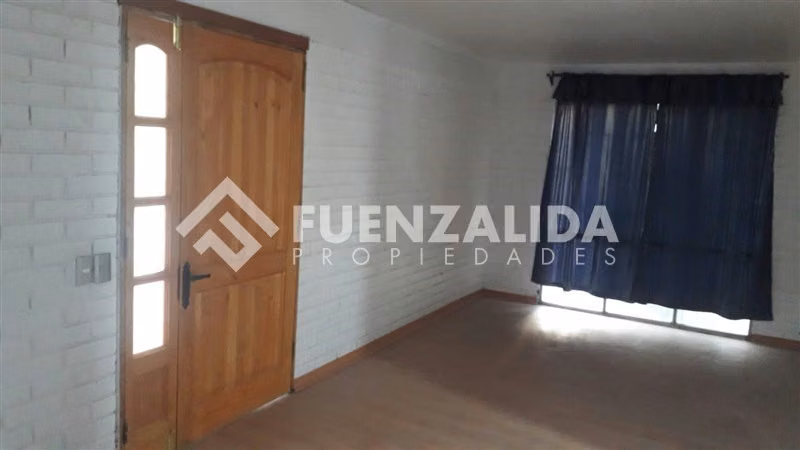 Casa Remodelada en Venta de 4 dormitorios en Las Condes