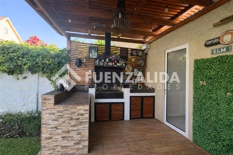 Casa en venta de 4 dorm. en Peñalolén