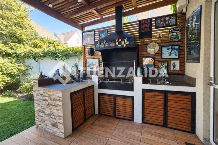 Casa en venta de 4 dorm. en Peñalolén