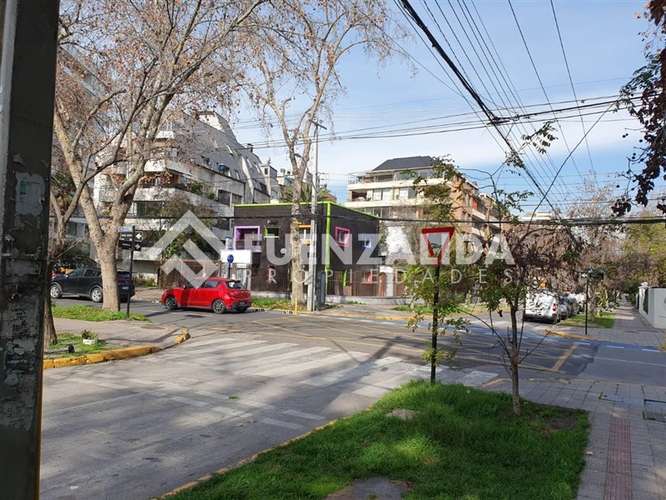 Gran Casa Comercial en venta Sector Las Lilas Providencia - Imagen 13