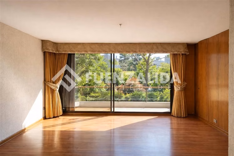 Departamento en venta de 3 dorm. en Las Condes