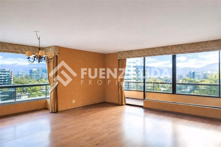 Departamento en venta de 3 dorm. en Las Condes