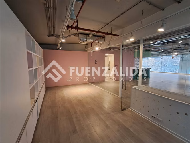 Oficina Arriendo Sector Los Militares en Las Condes