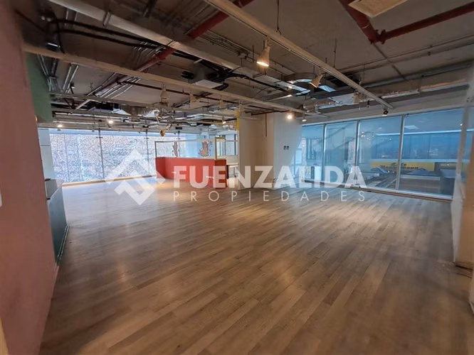 Oficina Arriendo Sector Los Militares en Las Condes