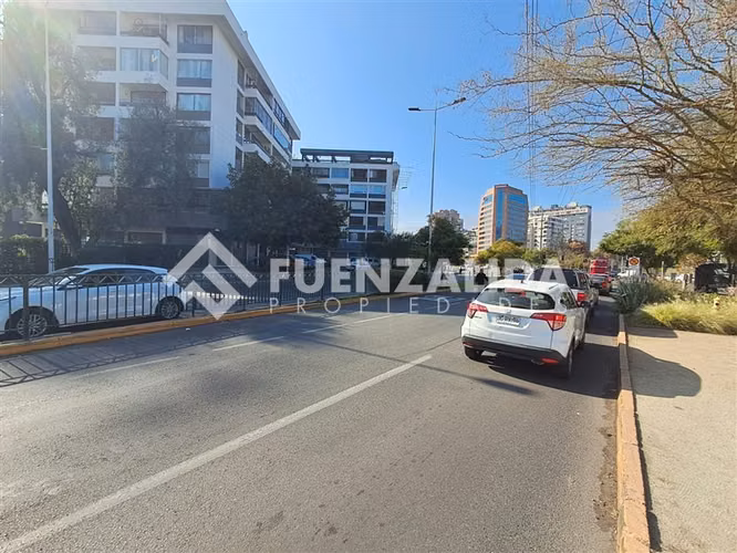 Local Comercial Arriendo Manquehue-Los Militares Las Condes