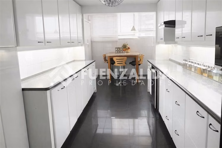 Departamento en venta de 3 dorm. en Las Condes