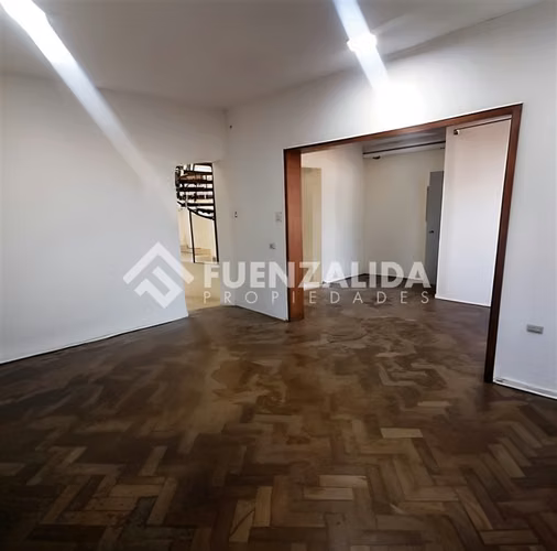 Casa Comercial Con Bodega Venta en Club Hipico Santiago