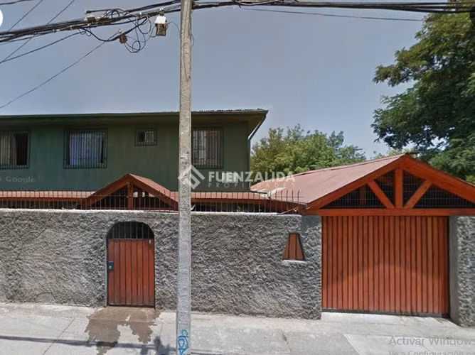 Casa 2 Pisos venta 7 dorm. en Ñuñoa Sector Tranquilo