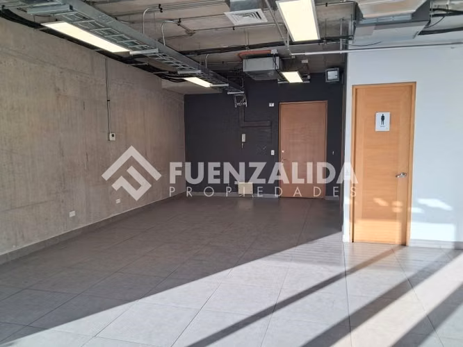 Oficina en arriendo en Las Condes..metro Los Dominicos