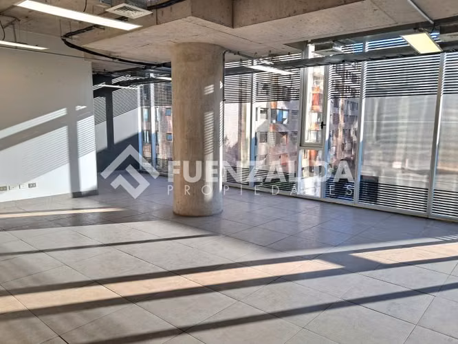 Oficina en arriendo en Las Condes..metro Los Dominicos