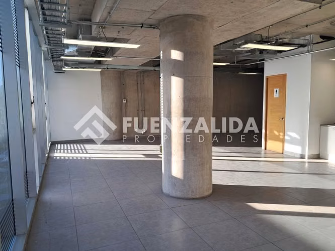 Oficina en arriendo en Las Condes..metro Los Dominicos