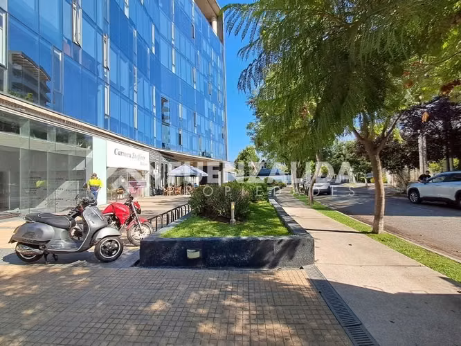 Oficina en arriendo en Las Condes..metro Los Dominicos