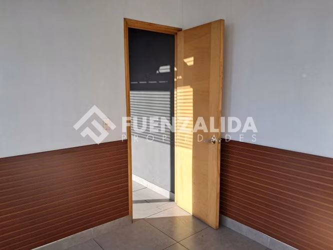 Oficina en arriendo en Las Condes..metro Los Dominicos