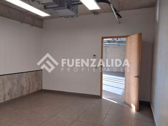 Oficina en arriendo en Las Condes..metro Los Dominicos