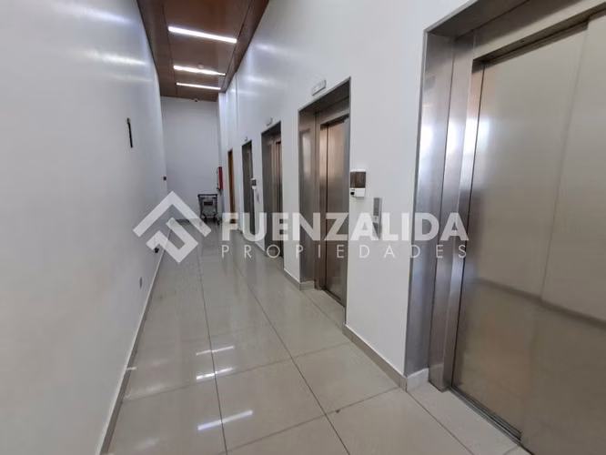Oficina en arriendo en Las Condes..metro Los Dominicos