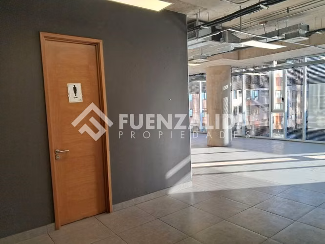 Oficina en arriendo en Las Condes..metro Los Dominicos