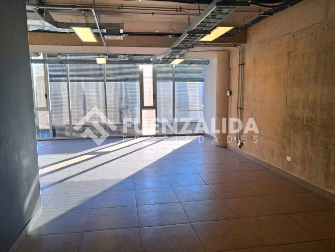 Oficina en arriendo en Las Condes..metro Los Dominicos